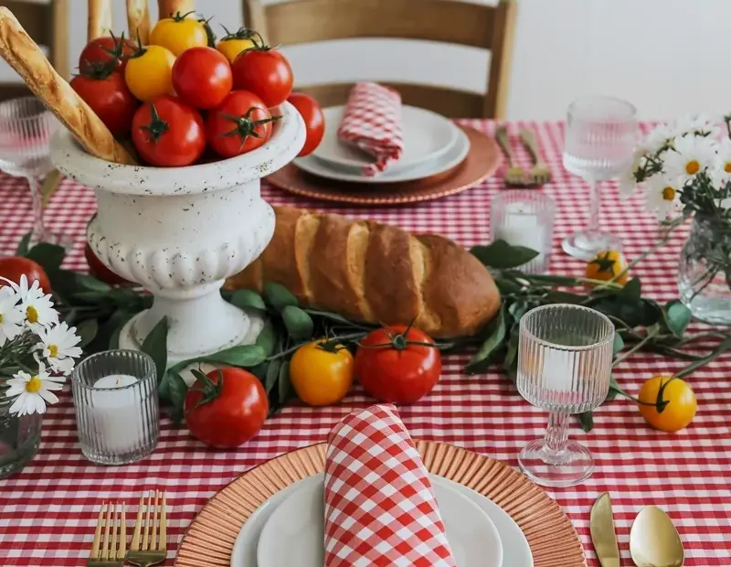Italian Table Setting Ideas: Rustic Tomato Centerpiece & Gingham Napkins 🍅