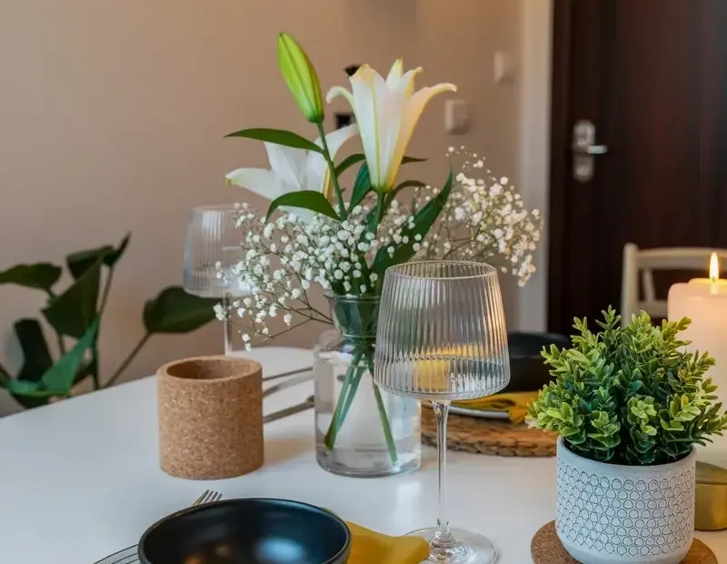 Dining table decor before & after | minimalist table setting with white lilies